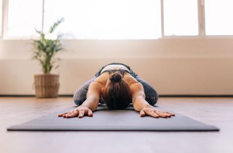 How to Do Staff Pose (Dandasana): Techniques, Benefits, Variations